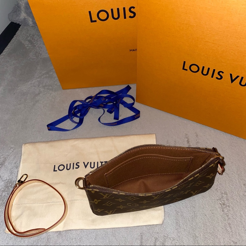 Louis Vuitton Pochette Accessories Shoulder Bag in Monogram - Picture 5 of 7